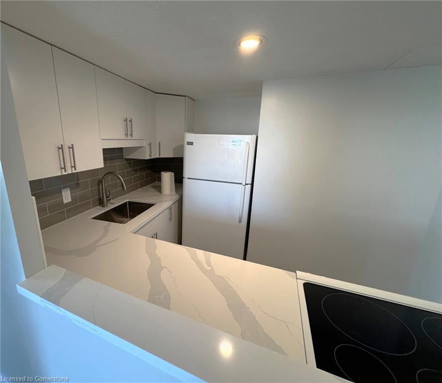 508-260 Sheldon Avenue N Property Photo 8