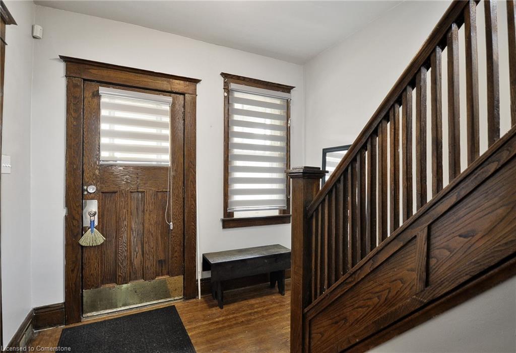 95 Ottawa Street N Property Photo 6