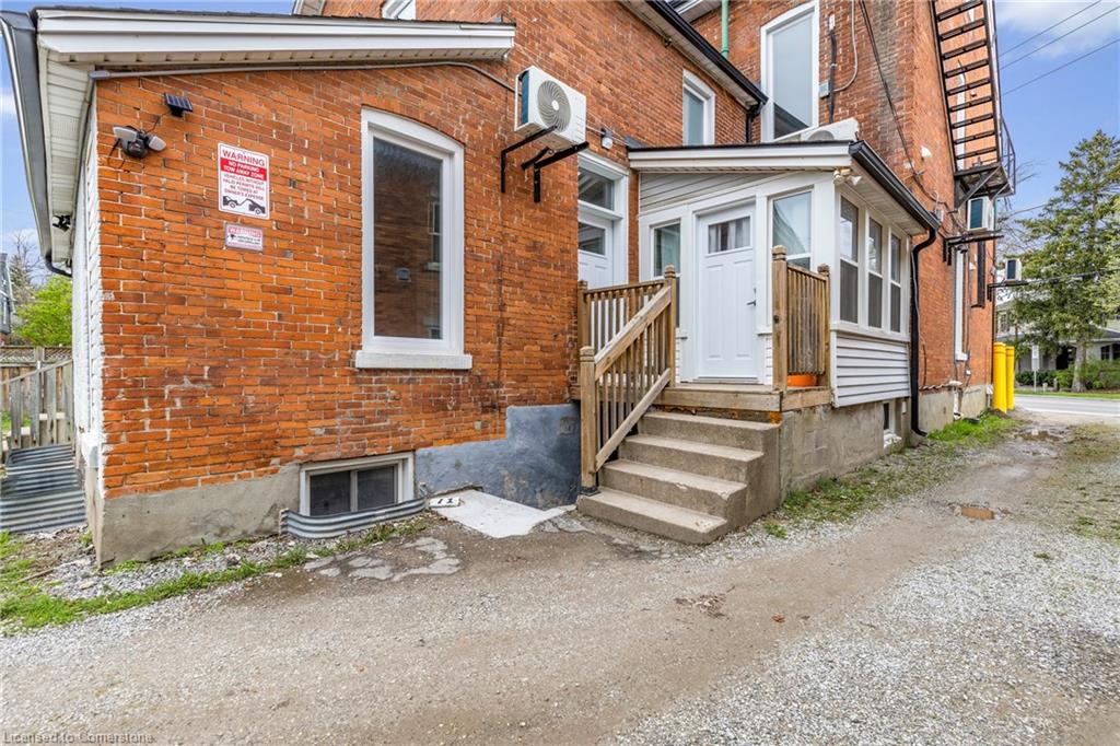 10-82 Welland Avenue Property Photo 2