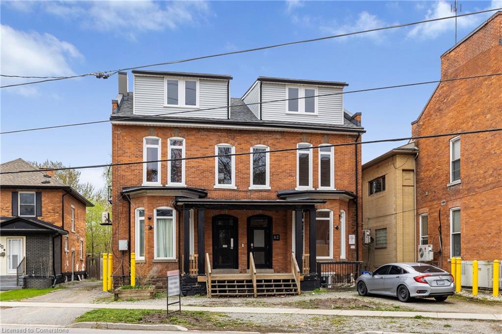 10-82 Welland Avenue Property Photo 4