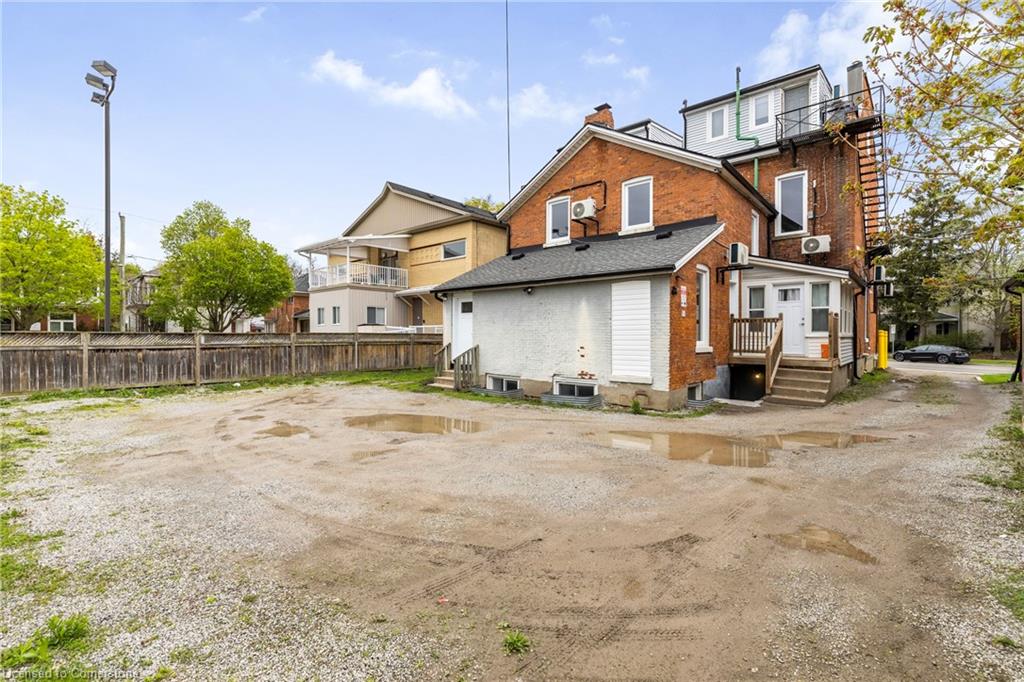 10-82 Welland Avenue Property Photo 6