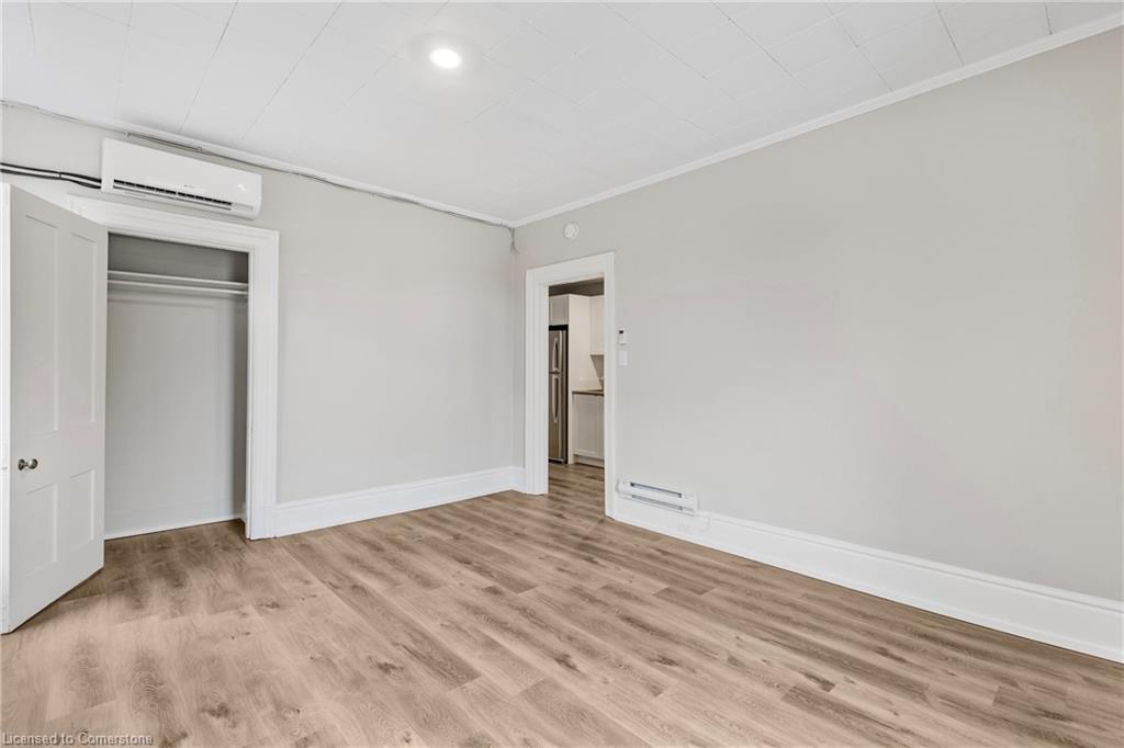 10-82 Welland Avenue Property Photo 9