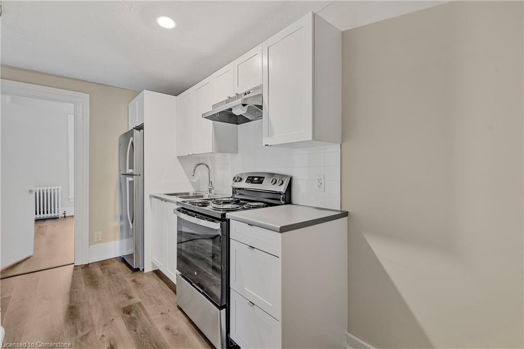 10-82 Welland Avenue Property Photo 12