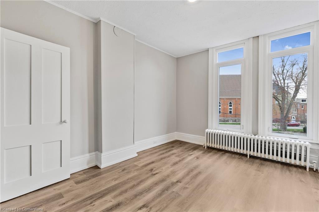 10-82 Welland Avenue Property Photo 14