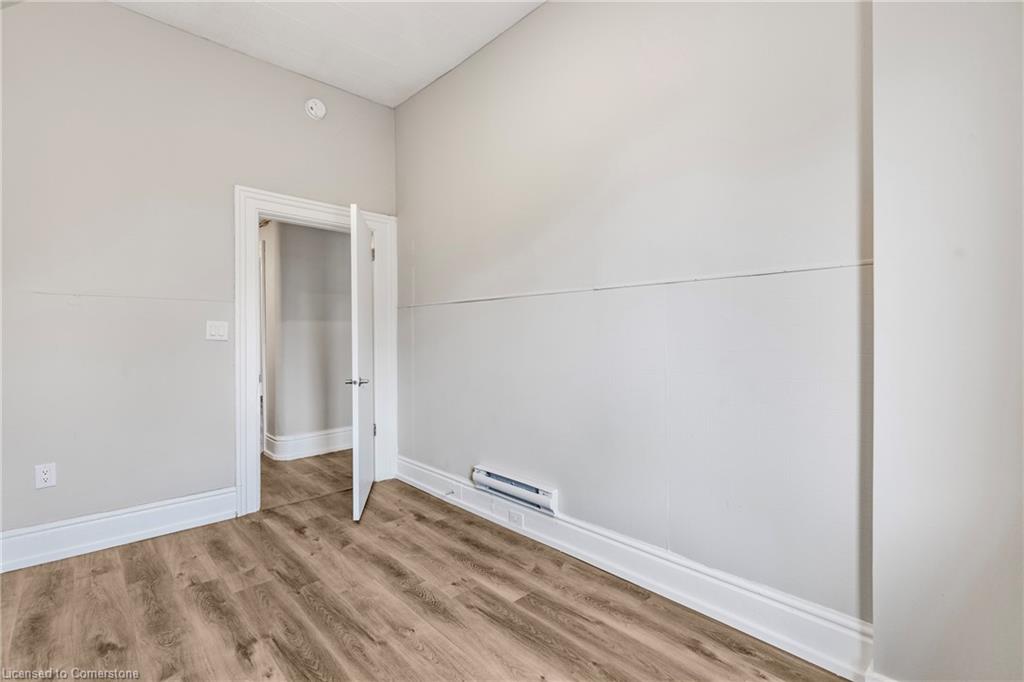 10-82 Welland Avenue Property Photo 15