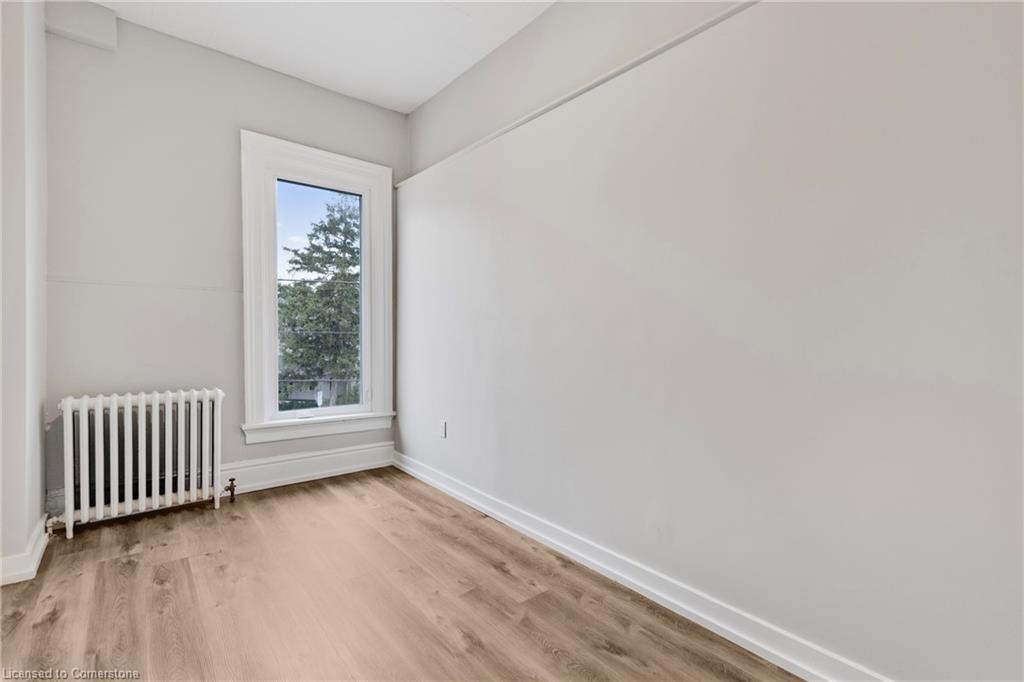 10-82 Welland Avenue Property Photo 16