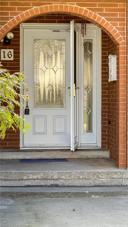 16 Billington Crescent Property Photo 4