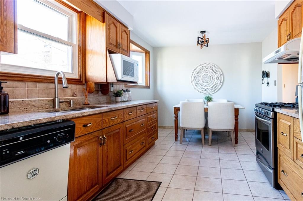16 Billington Crescent Property Photo 17