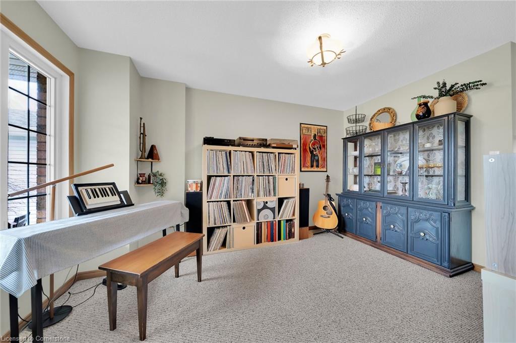 9 Lindsay Drive Property Photo 8