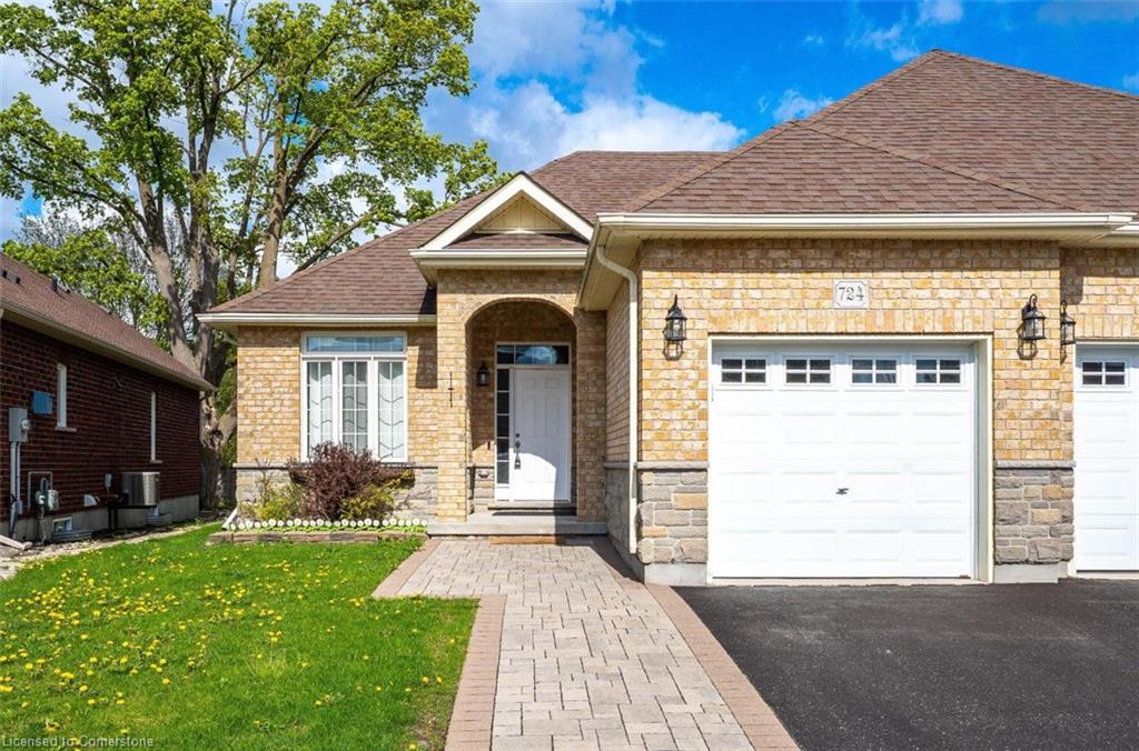 724 Garden Court Crescent Property Photo 1