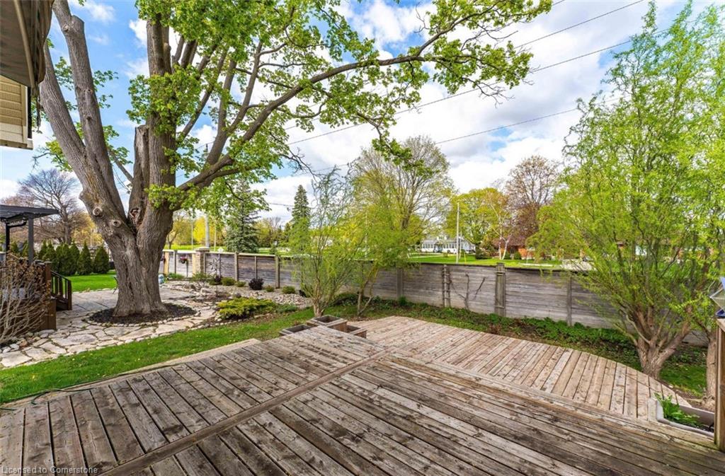 724 Garden Court Crescent Property Photo 37