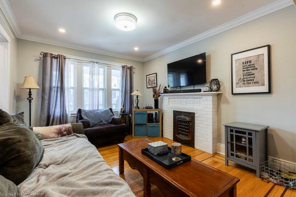 250 London Street S Property Photo 6