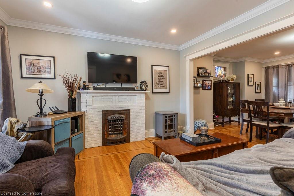 250 London Street S Property Photo 9