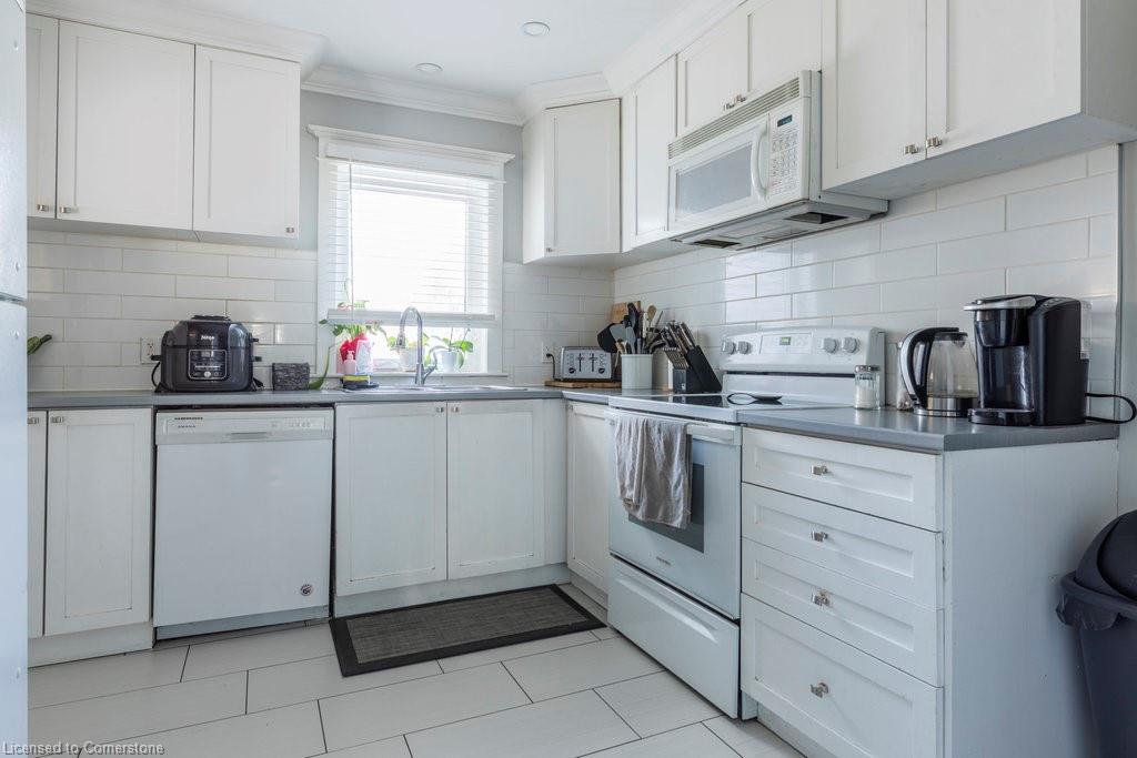250 London Street S Property Photo 15