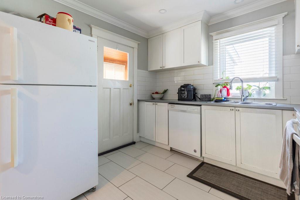 250 London Street S Property Photo 18