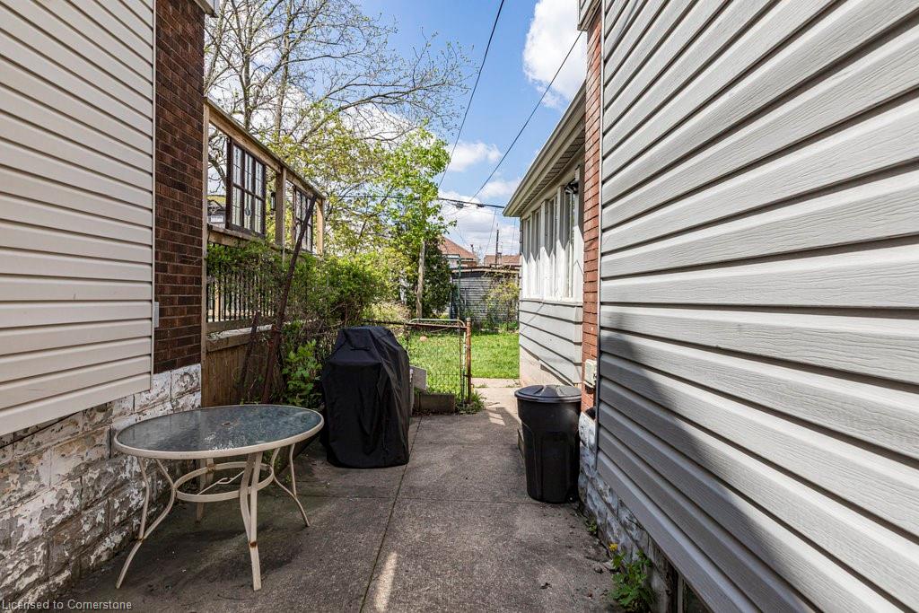 250 London Street S Property Photo 31