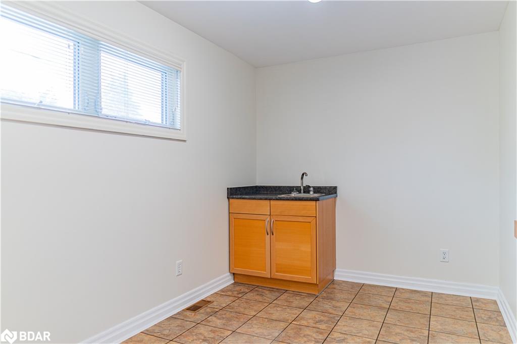 153 Colborne Street W Property Photo 28