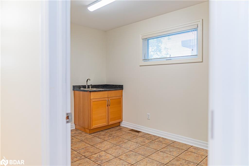 153 Colborne Street W Property Photo 29
