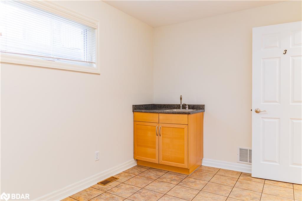153 Colborne Street W Property Photo 34