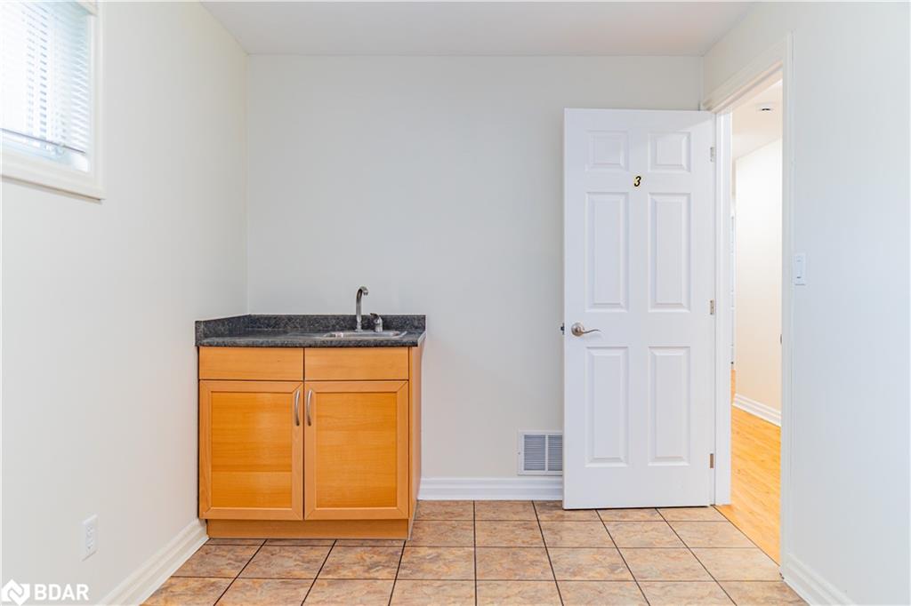 153 Colborne Street W Property Photo 36