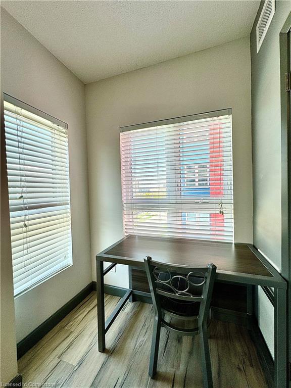 266-258b Sunview Street Property Photo 13
