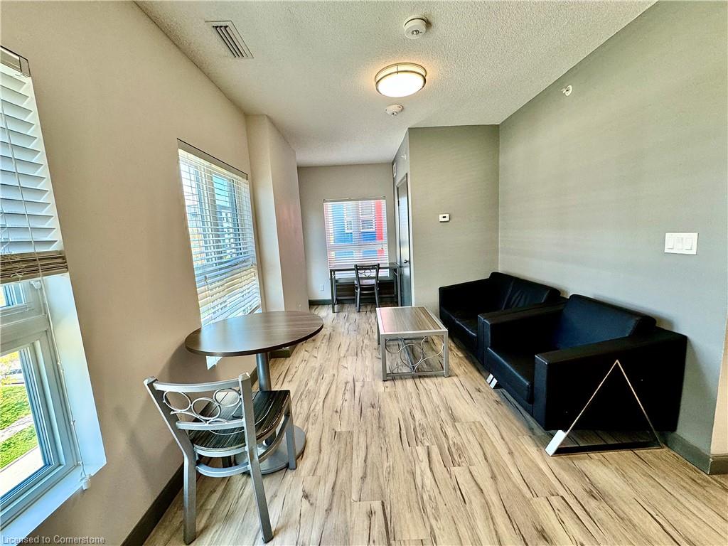 266-258b Sunview Street Property Photo 14