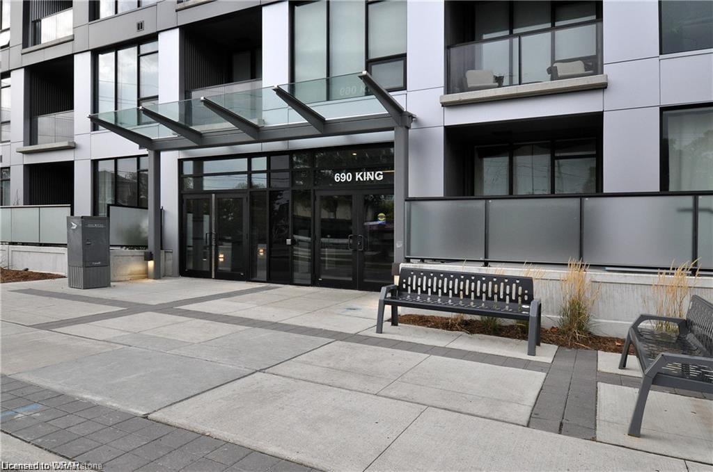 221-690 King Street W Property Photo 2