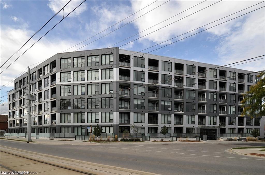 221-690 King Street W Property Photo 14