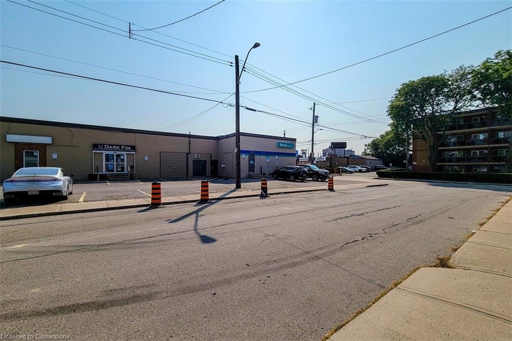 4-730 Upper James Street Property Photo 8