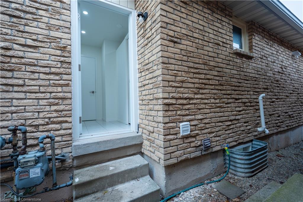 2386 Holyhead Drive Property Photo 2