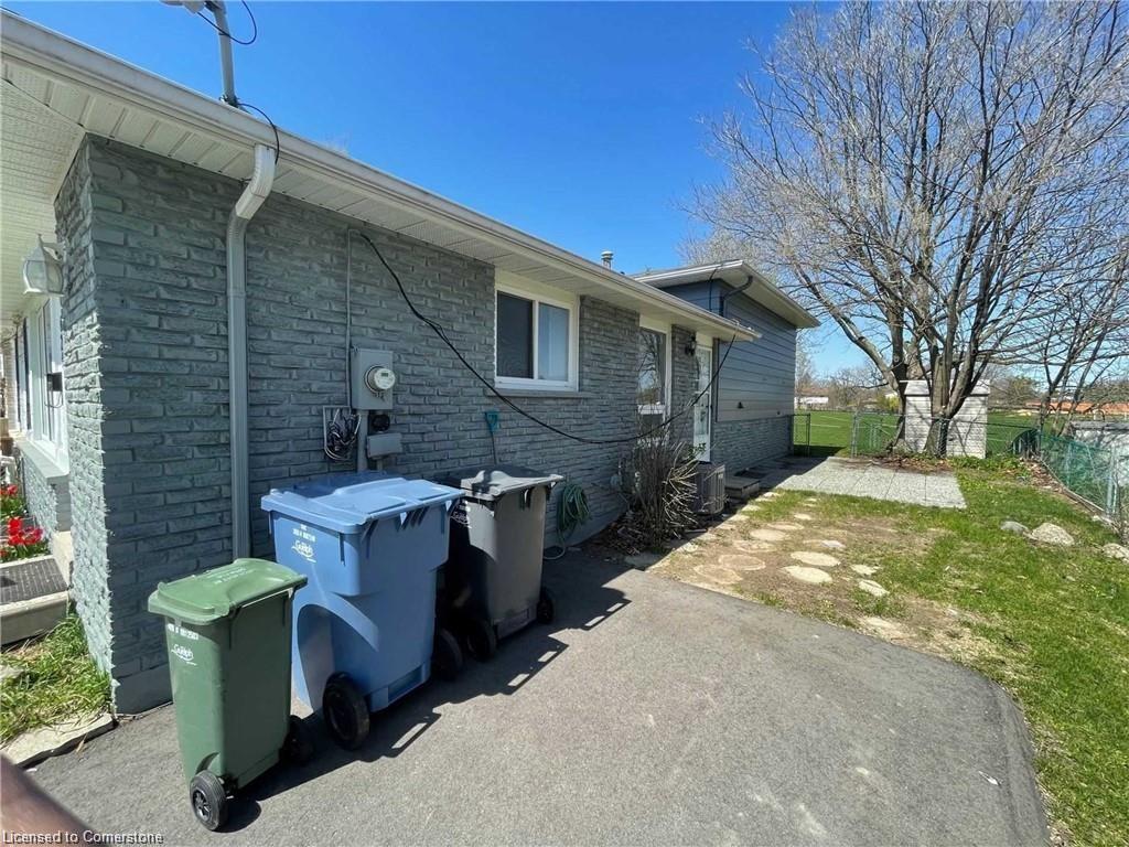 624 College Avenue W Property Photo 2