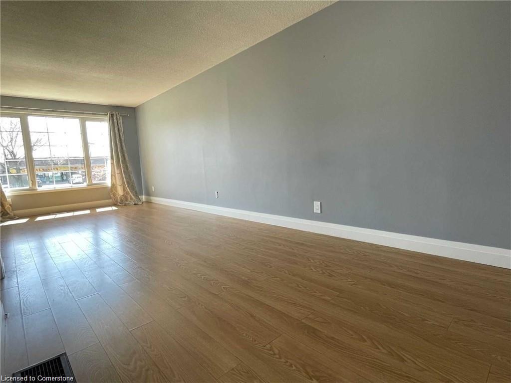 624 College Avenue W Property Photo 3