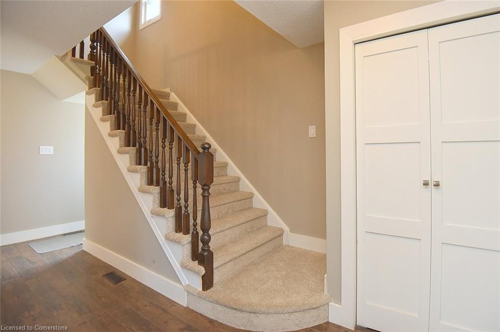 419 Cottingham Crescent Property Photo 4