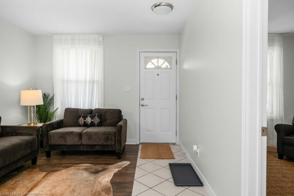 536 John Street N Property Photo 5