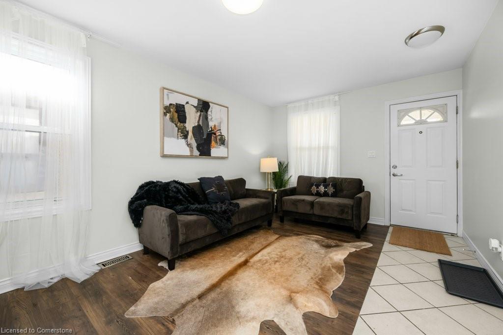 536 John Street N Property Photo 6