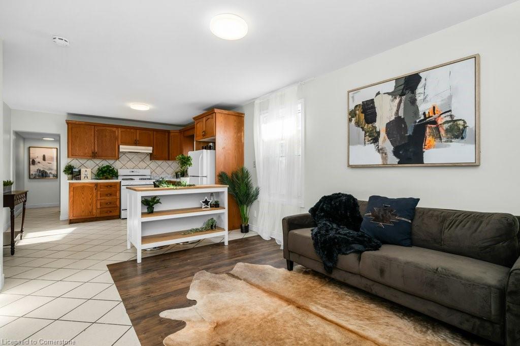 536 John Street N Property Photo 7