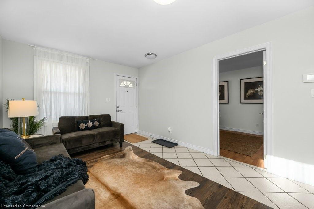 536 John Street N Property Photo 8