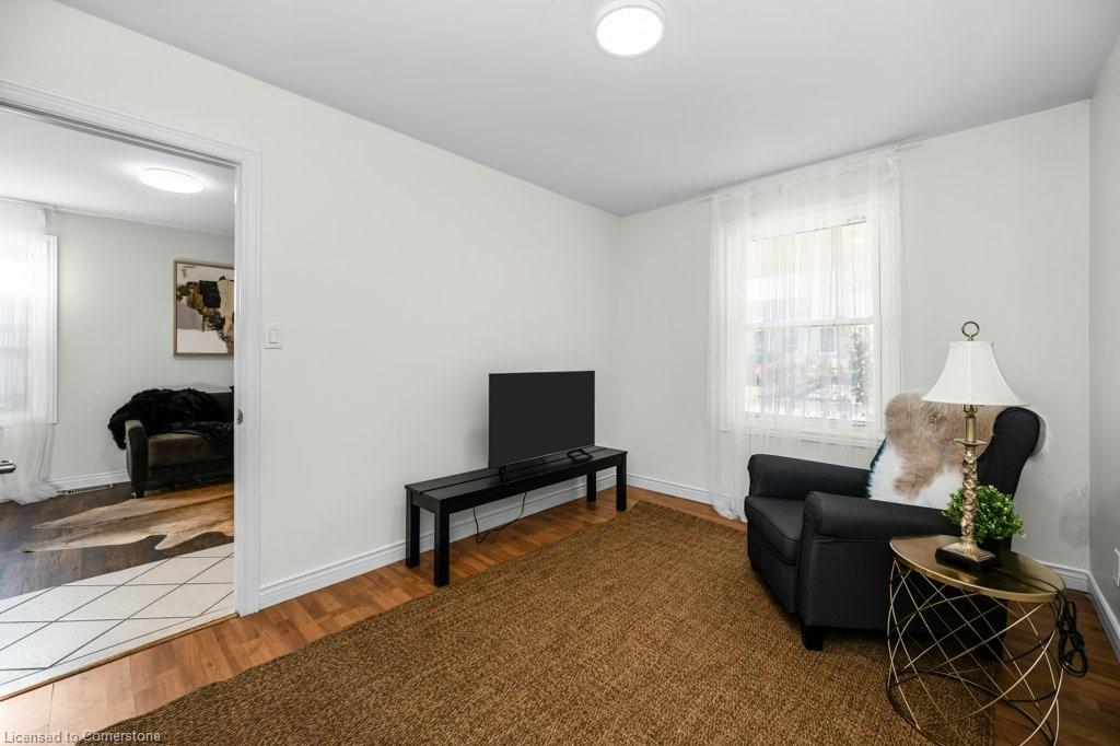 536 John Street N Property Photo 10