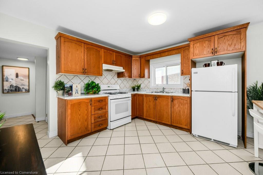 536 John Street N Property Photo 11