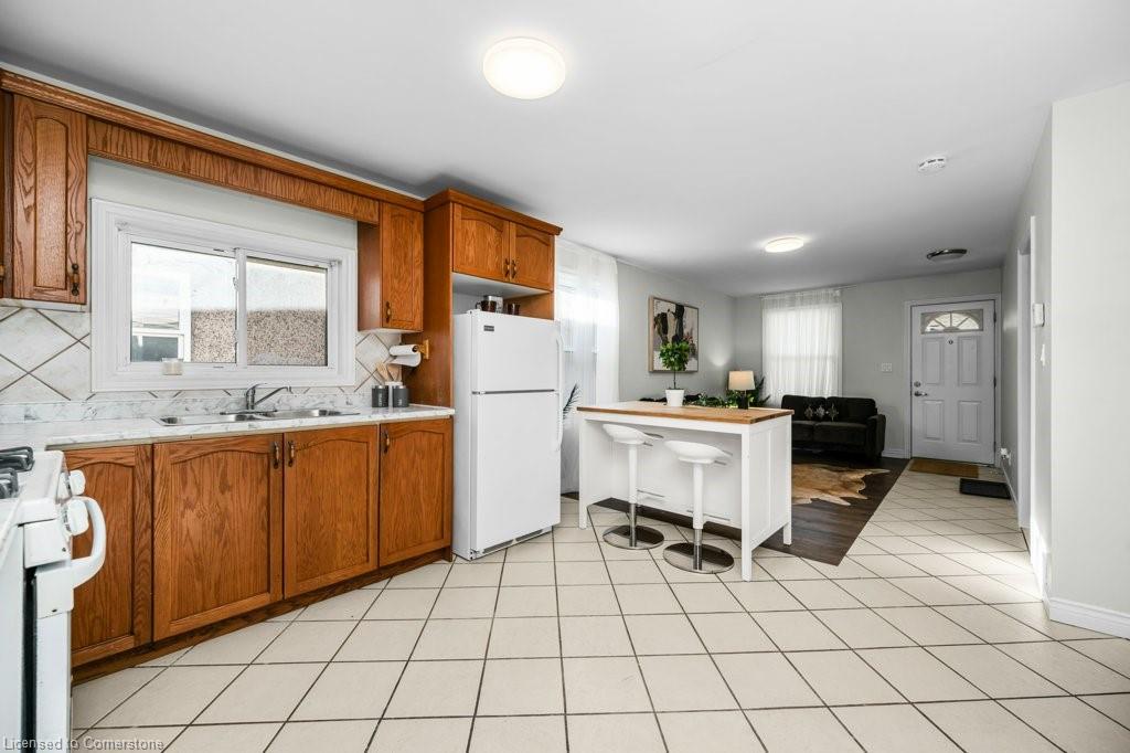 536 John Street N Property Photo 12