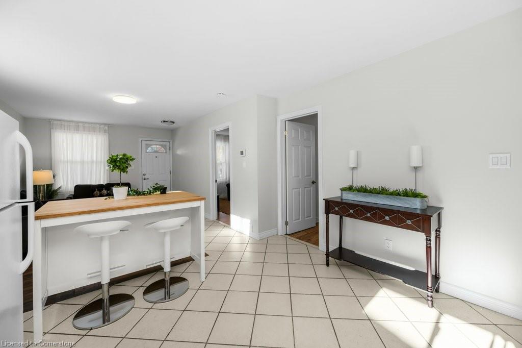 536 John Street N Property Photo 13