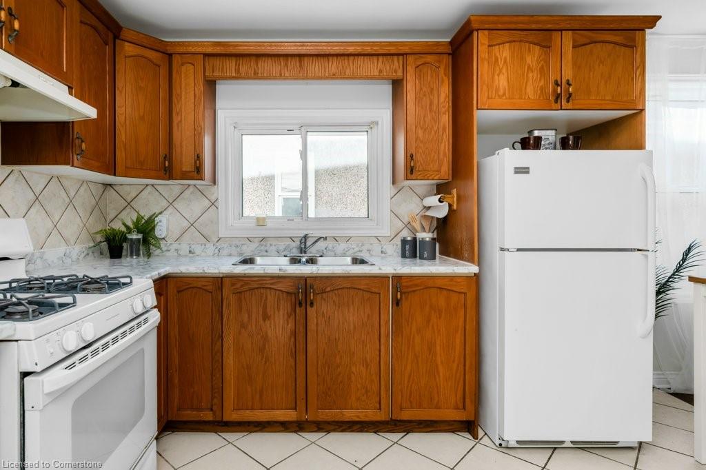 536 John Street N Property Photo 15