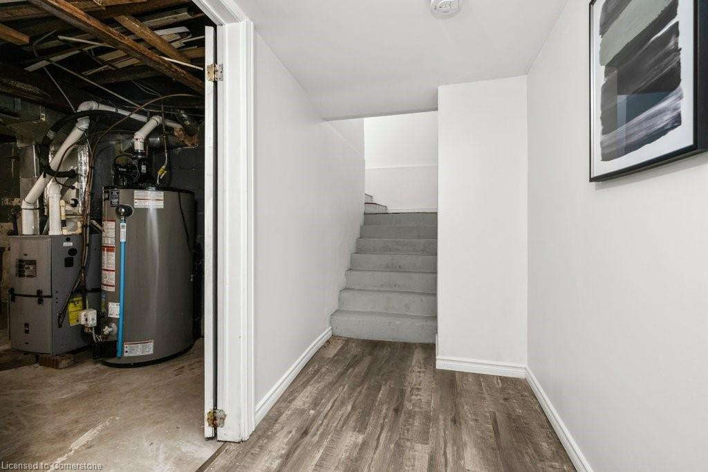 536 John Street N Property Photo 20