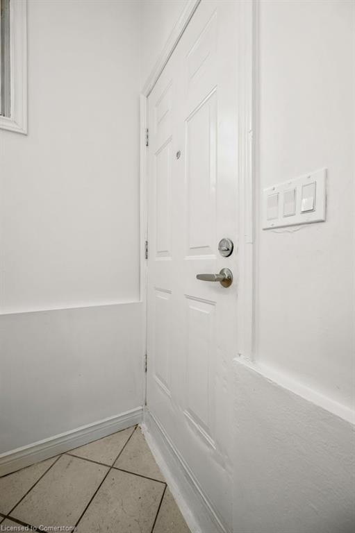 536 John Street N Property Photo 24
