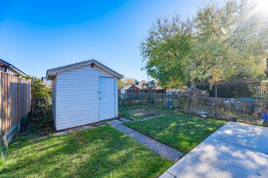 536 John Street N Property Photo 27