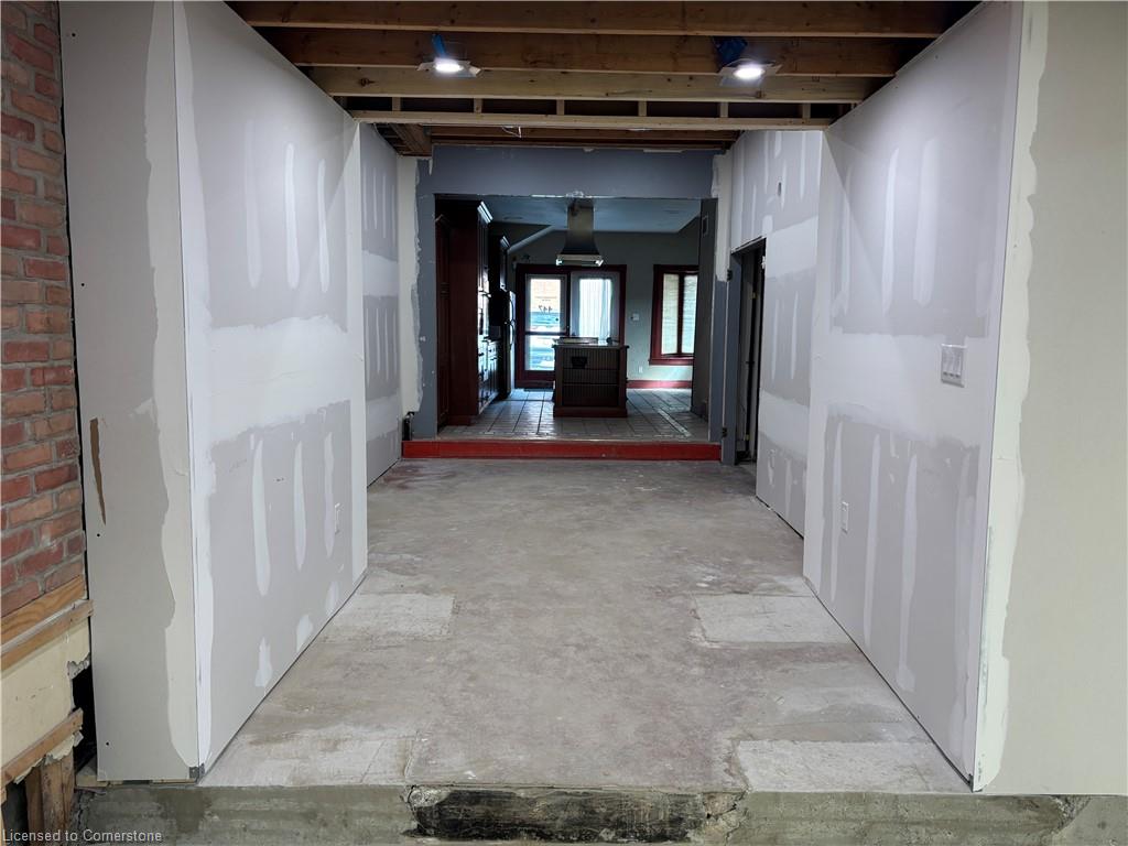 447 Brant Street Property Photo 6