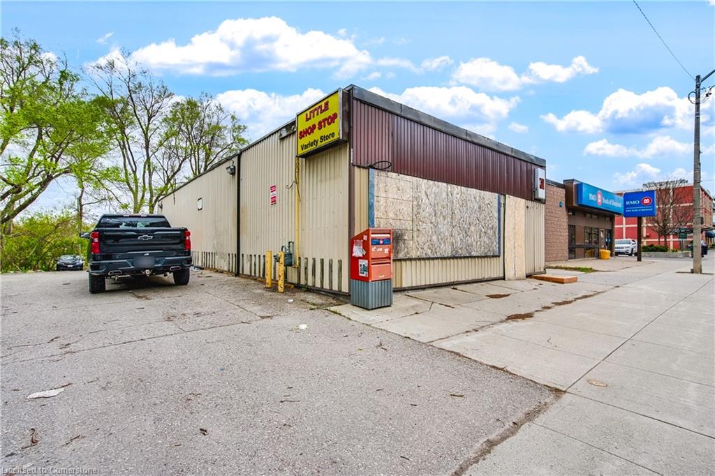 27-29 Queen Street W Property Photo 2