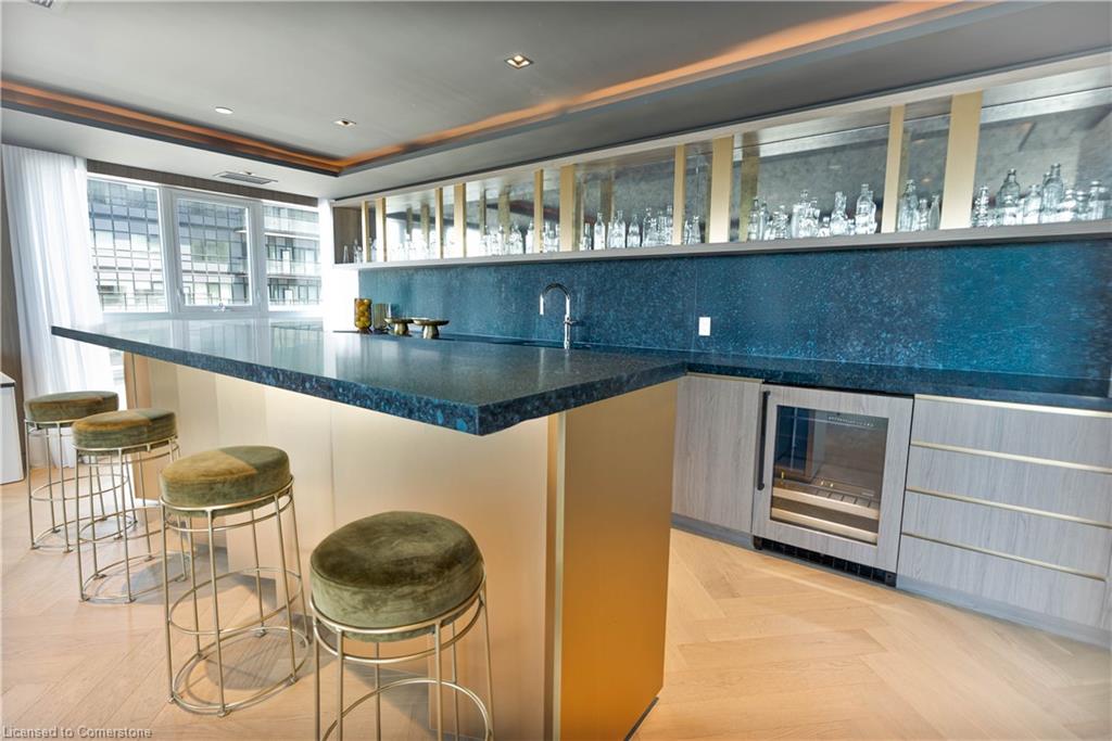 405 Dundas Street Property Photo 16