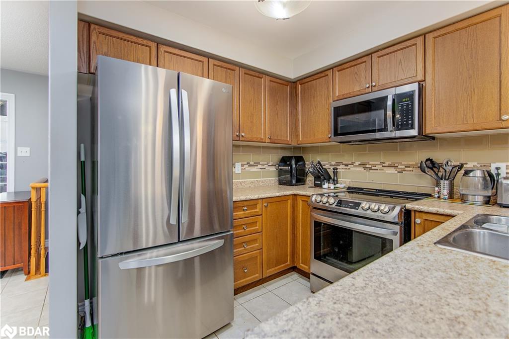 6 Whitfield Crescent Property Photo 8