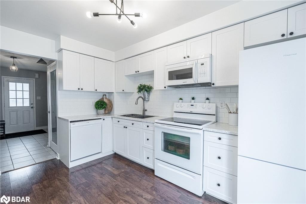 1187 Inniswood Street Property Photo 3